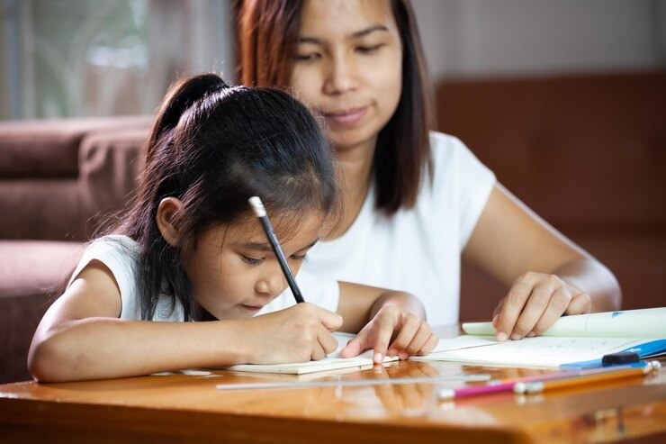 ketangguhan mental anak, cara membangun mental kuat pada anak, mendidik anak percaya diri, pola asuh anak tangguh, psikologi anak usia dini, membangun karakter anak, cara melatih kemandirian anak.